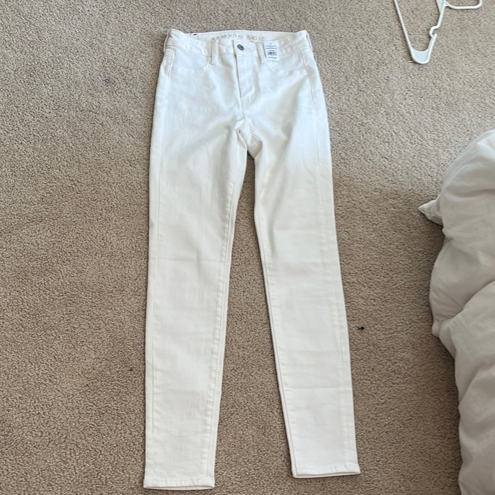 American Eagle White BRAND NEW Jeans Size 4